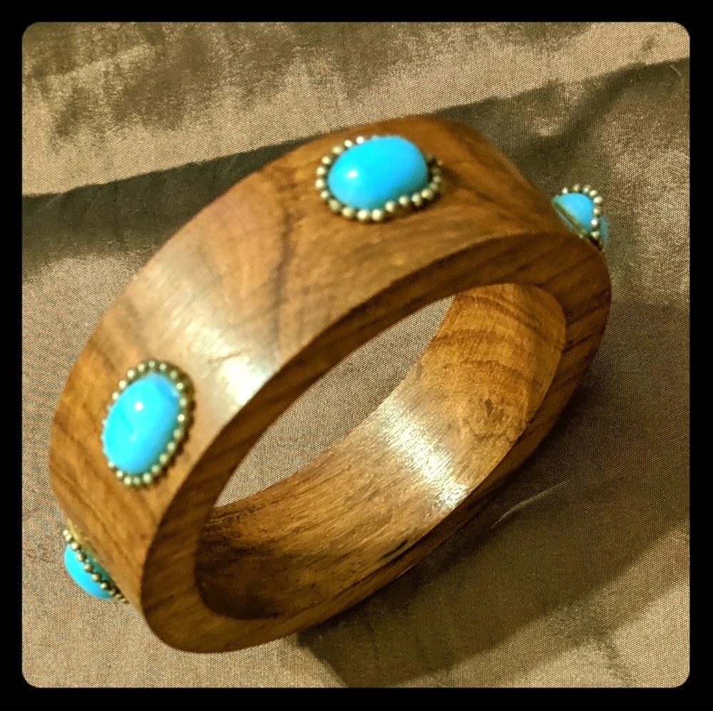 Bracelet. Wooden with turquoise stones.